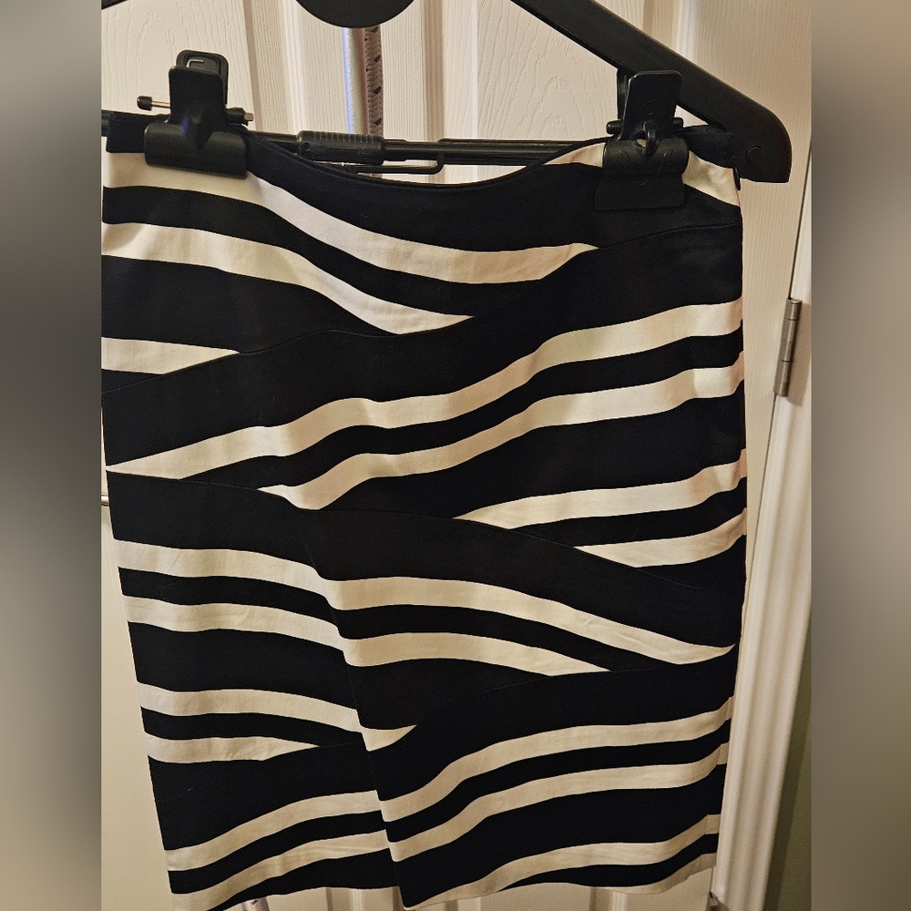 White House Black Market Zebra Stripe Pencil Skirt